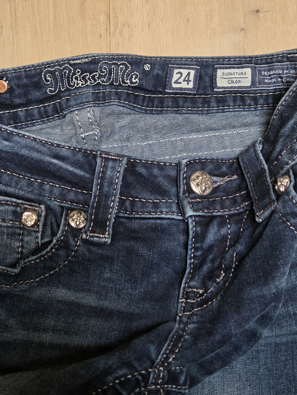 Miss Me Signature Crop Embellished Bling Jeans Size 24 JE8317C Low Rise - Picture 6 of 10